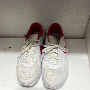 Tennis shoes